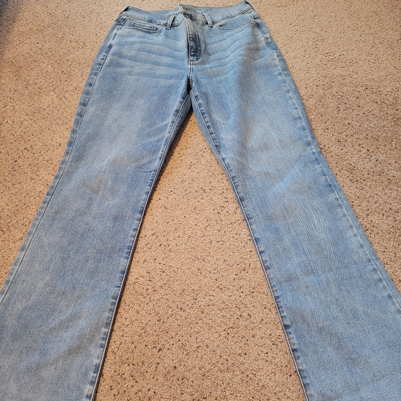 Eddie Bauer Voyager Curvey Bootcut Jeans - Picture 2 of 4